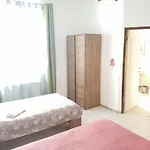 House 招待所 布加勒斯特