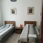 招待所 House